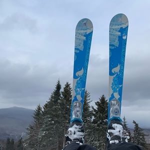 Women’s ROSSIGNOL Skis!